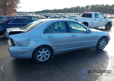 2003 Mercedes-Benz C 240 z USA, uszkodzony, nr VIN WDBRF61J53F391730